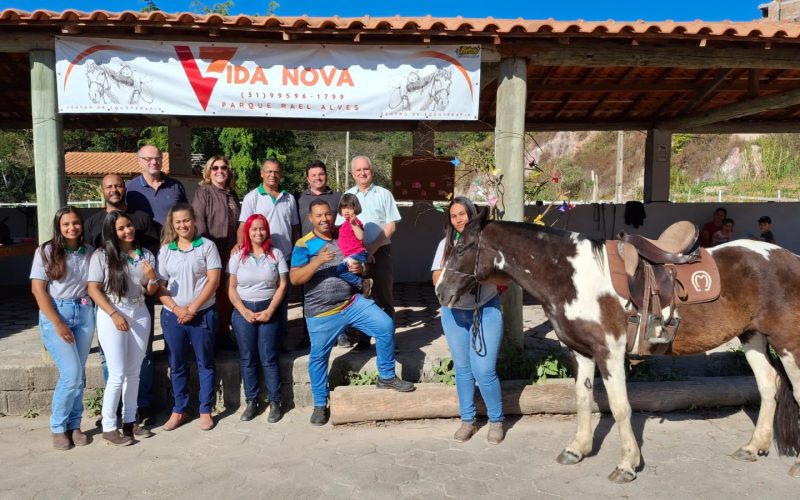 Prefeitura e Apae promovem projeto gratuito de equoterapia para crianças de João Monlevade.