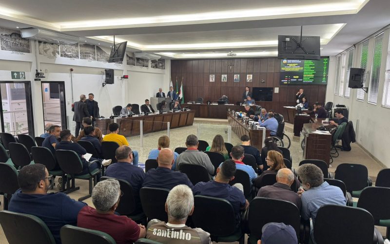 Vereadores aprovam dois projetos no retorno das reuniões ordinárias.