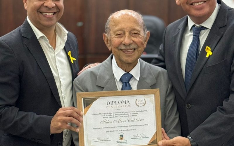 Sr. Ildeu Caldeira é homenageado pela Câmara pelos seus 100 anos.