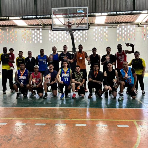 Basquete 3×3 agita quadra do Centro Educacional em João Monlevade.
