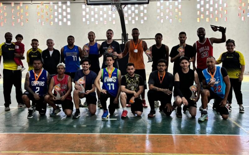 Basquete 3×3 agita quadra do Centro Educacional em João Monlevade.