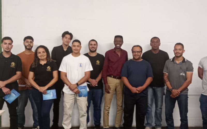 Incubadora de Empresas recebe estudantes da Rede Doctum para capacitação de empresários.