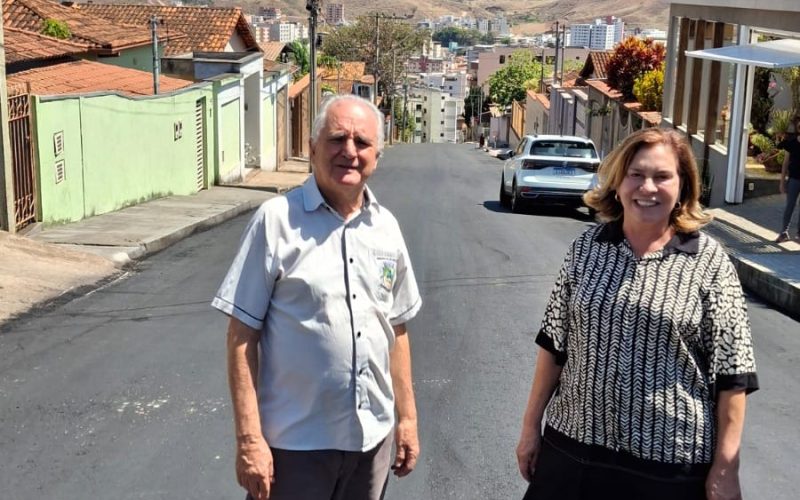 Prefeitura de João Monlevade avança com asfaltamento em diversos bairrosRuas do bairro Lourdes recebem asfalto e obra da Leonardo Diniz, no Petrópolis, segue em andamento.