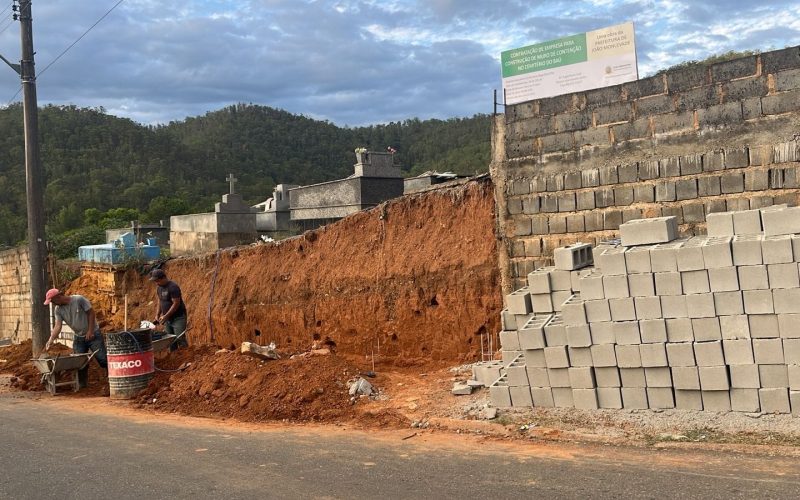 Muro do Cemitério do Baú será concluído antes do Dia de Finados.