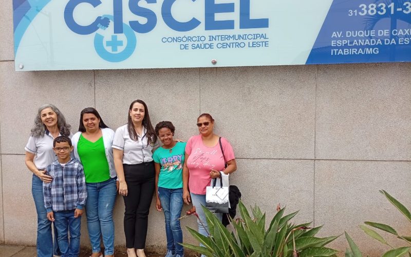 Secretaria de Saúde de João Monlevade participa da entrega de óculos do Projeto Miguilim em Itabira.