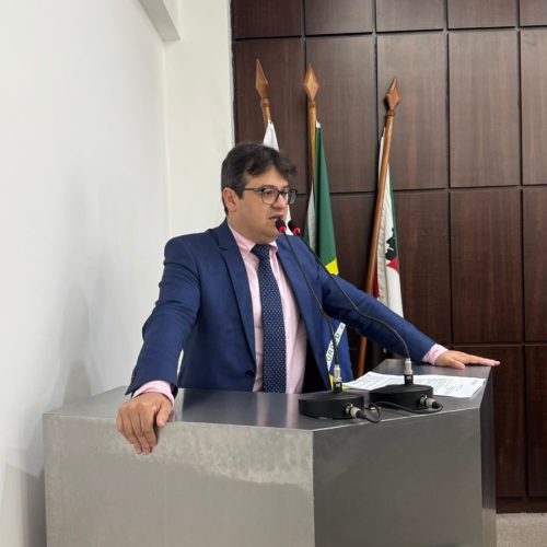 Câmara aprova em primeiro turno política de dados abertos para escolas municipais.