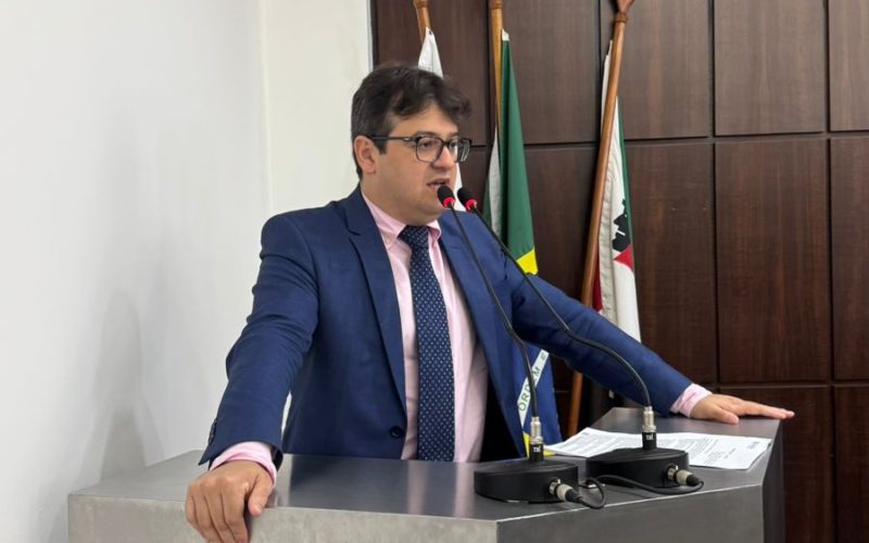 Câmara aprova em primeiro turno política de dados abertos para escolas municipais.