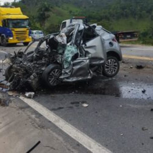Acidente entre carro e carreta com vítima fatal é registrado na BR-381, em Nova Era MG.