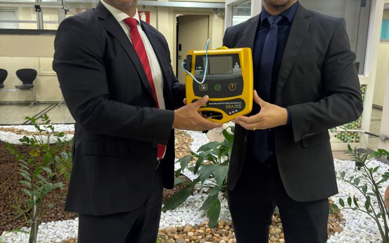 Câmara Municipal adquire desfibriladores e avança na segurança da população.