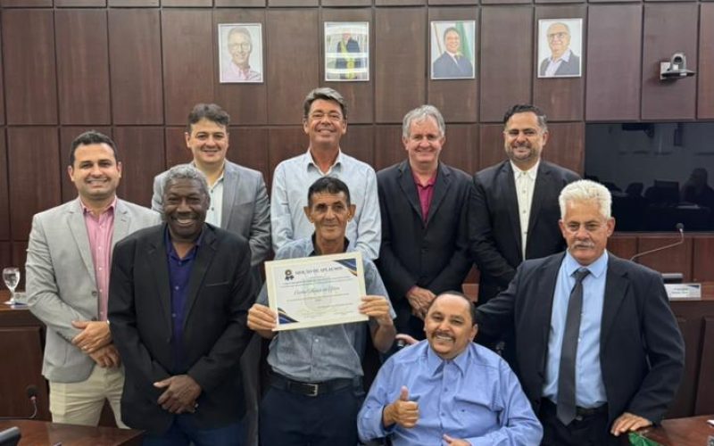 Servidor Público recebe Moção de Aplausos na Câmara.
