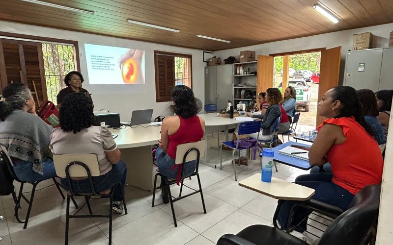 Curso de Inteligência Emocional para servidores municipais segue em andamento no Parque do Areão Leonardo Diniz.