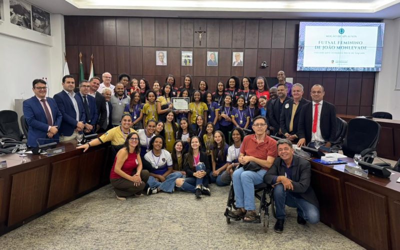 Futsal Feminino de João Monlevade é homenageado na Câmara Municipal.