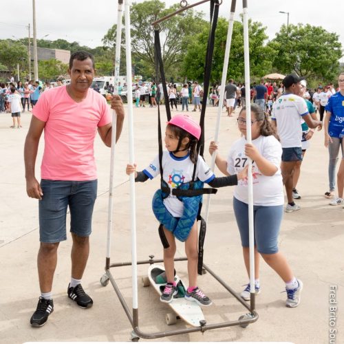 Crianças com e sem deficiência ganham acesso ao skate em João Monlevade