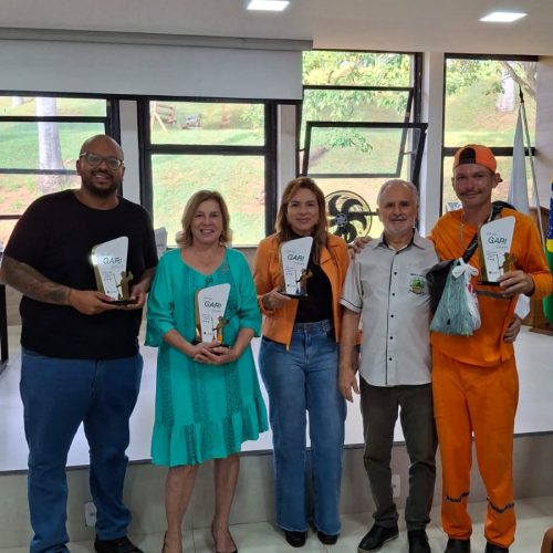 Prefeitura de João Monlevade celebra Dia do Gari com homenagem a profissionais da limpeza urbana.