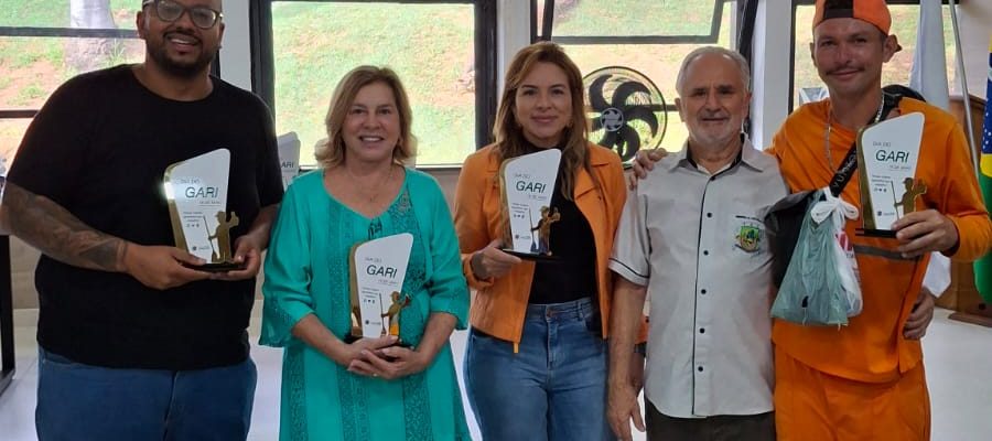 Prefeitura de João Monlevade celebra Dia do Gari com homenagem a profissionais da limpeza urbana.