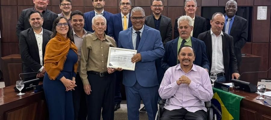 Relojoeiro e filantropo Antônio Sebastião Linhares recebe Moção de Aplausos.