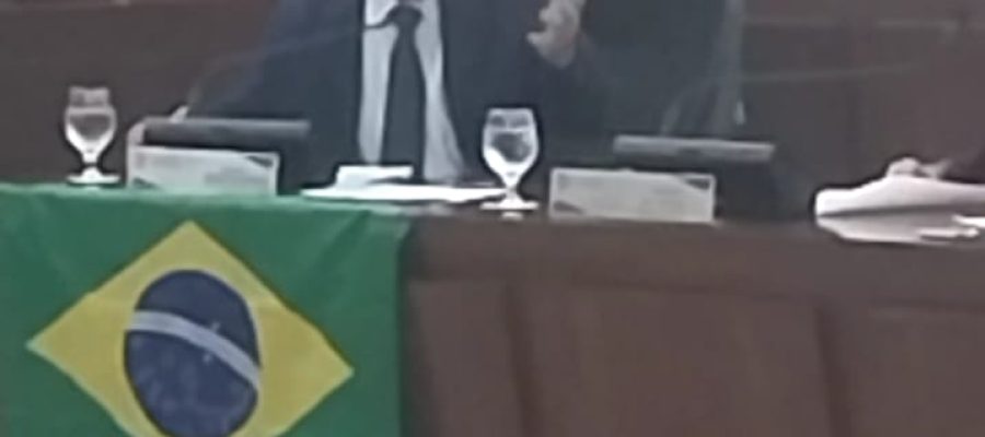 O vereador Sinval Dias destaca trajetória política, critica desigualdade na cobertura da imprensa e parabeniza avanço do curso de Direito da UEMG.