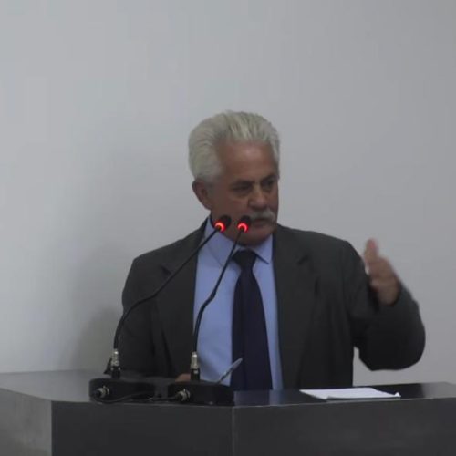 Sinval Dias cobra melhorias no trânsito e faz apelo ao prefeito Laércio Ribeiro durante reunião da Câmara.