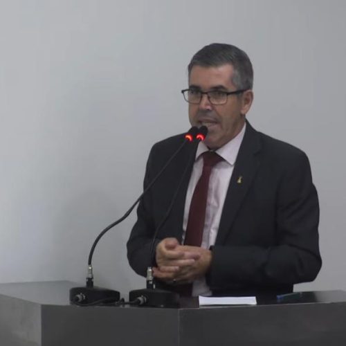 Vereador Wanderley Miranda cobra mais diálogo sobre concurso público e criação de cargos na Câmara de João Monlevade.