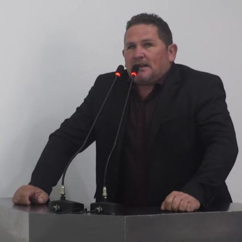Vereador Zuza destaca emendas destinadas por Adriano Alvarenga a João Monlevade durante reunião da Câmara.