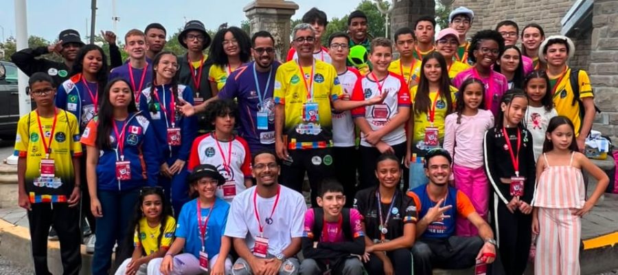 Estudantes do projeto ‘Na Mochila’ fazem história no Canadá e conquistam títulos mundiais no FIRA RoboWorld Cup 2026Fundado em 2020, o projeto é uma ação social que leva educação tecnológica e metodologia STEAM para estudantes do Médio Piracicaba.