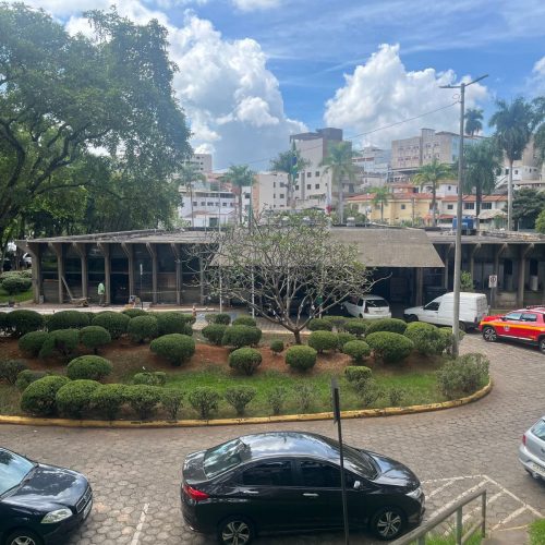 Prefeitura de João Monlevade esclarece análise da Lei Federal nº 15.326/2026 sobre monitoras da educação infantil.