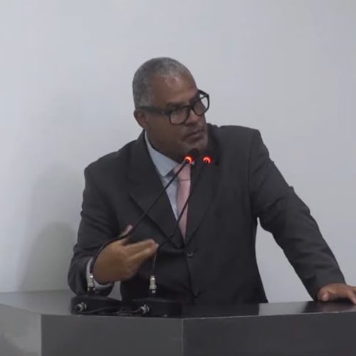 Dr. Sidney critica Secretaria de Educação e cobra avanços na saúde durante discurso na Câmara.