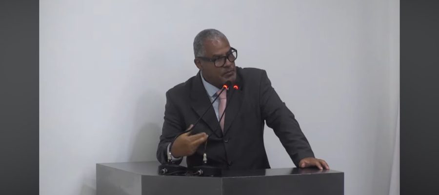 Dr. Sidney critica Secretaria de Educação e cobra avanços na saúde durante discurso na Câmara.
