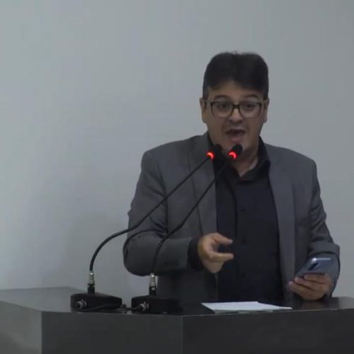 Tiago Titó defende moção de repúdio e cobra diálogo entre Câmara e Prefeitura.