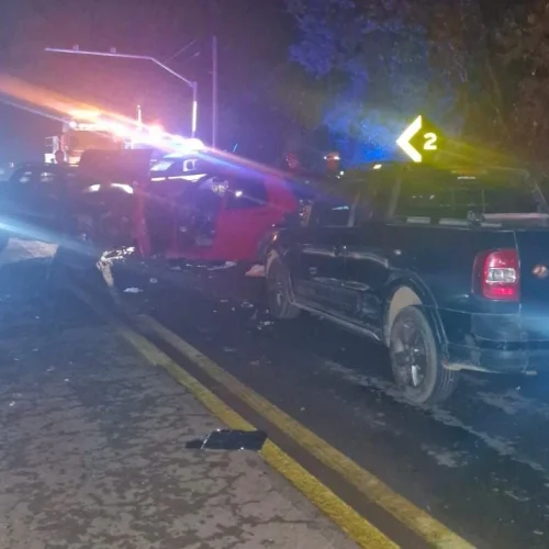 Acidente com três veículos deixa três mortos e oito feridos na BR-040, em Itabirito