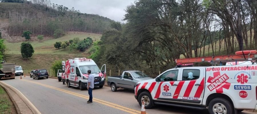 ACIDENTE NA MG-123 DEIXA MOTORISTA FERIDO EM RIO PIRACICABA.