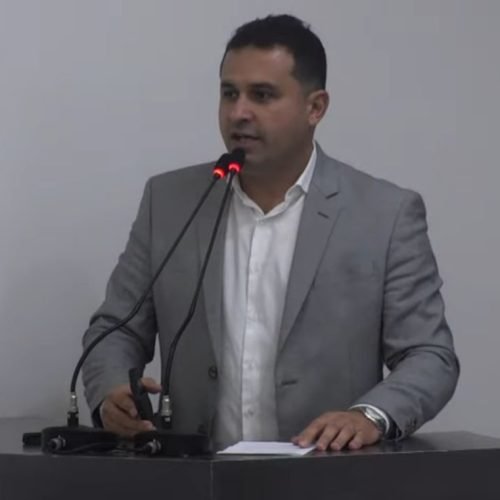 Vereador pede esclarecimentos sobre atividade em escola municipal que envolve apresentação com música associada a Zé Pilintra.