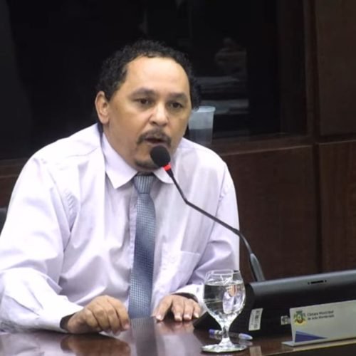 Vereador Revetrie cobra Prefeitura e concessionária durante discussão sobre transporte público e obras na BR-381.