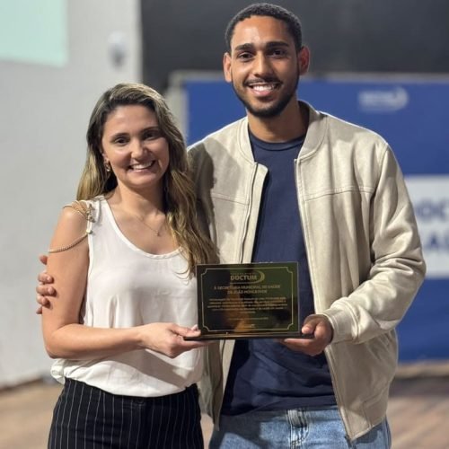 Secretaria de Saúde de João Monlevade recebe homenagem da Rede de Ensino Doctum.