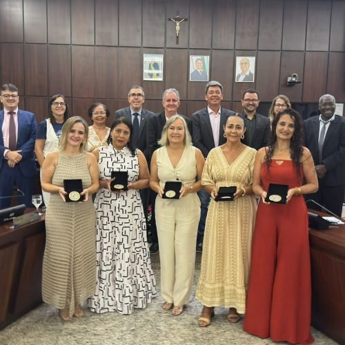 Câmara de João Monlevade entrega Medalha Paulo Freire a cinco personalidades da educação do município.