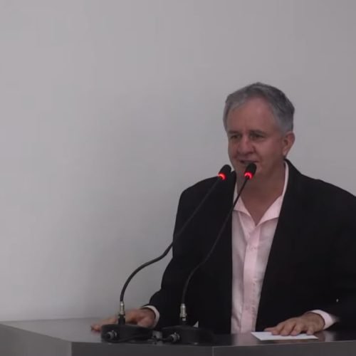 Semáforo começa a ser consertado após reclamações e vereador Leles Pontes cobra posto de saúde no bairro Baú.