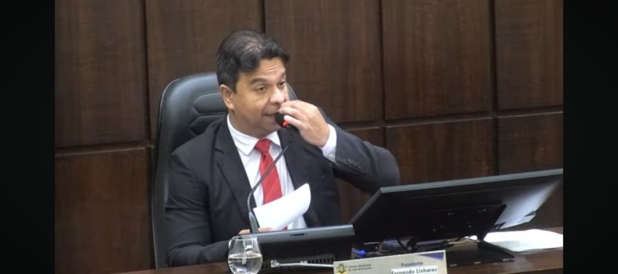 Fernando Linhares cobra fiscalização de obras e alerta para riscos de acidentes em João Monlevade.