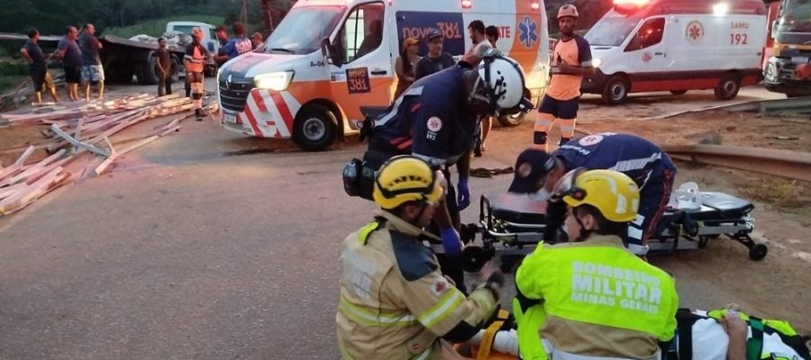 Acidente entre dois caminhões deixa dois mortos e dois feridos na BR-381, entre São Gonçalo e Bom Jesus do Amparo.