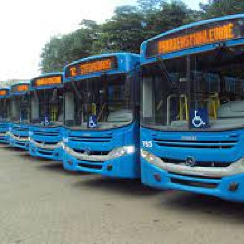 Trabalhadoras denunciam redução de horários e superlotação nos ônibus do transporte coletivo em João Monlevade.