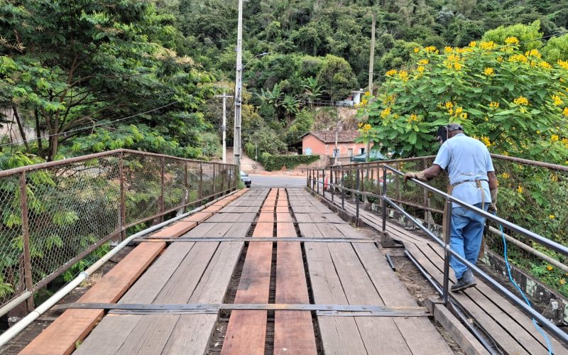 Secretaria de Obras inicia manutenção na Ponte Santa Cruz para garantir mais segurança à população.