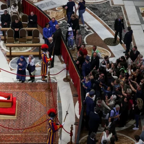 Segundo dia de velório do Papa Francisco é marcado por homenagem na Basílica de São Pedro
