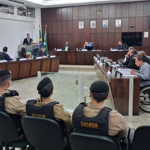 “Cartões de transporte dos alunos do ensino médio serão desbloqueados após reconhecimento de falha pela Secretária de Educação.”