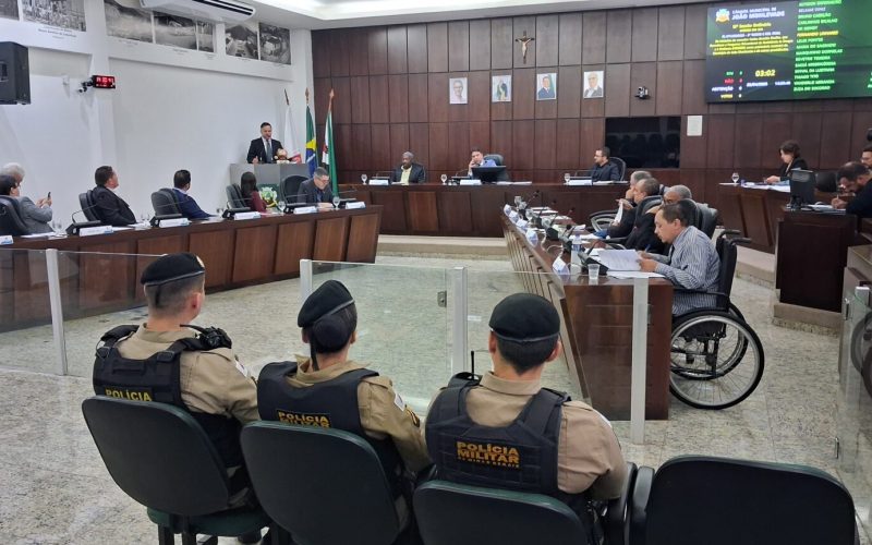 “Cartões de transporte dos alunos do ensino médio serão desbloqueados após reconhecimento de falha pela Secretária de Educação.”